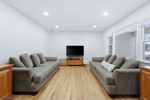 725 Anna Pl, North Plainfield Boro, NJ 07063