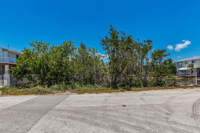 27345 Guadaloupe Lane, Ramrod Key, FL 33042