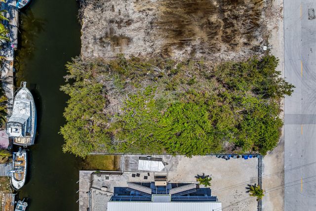 27345 Guadaloupe Lane, Ramrod Key, FL 33042