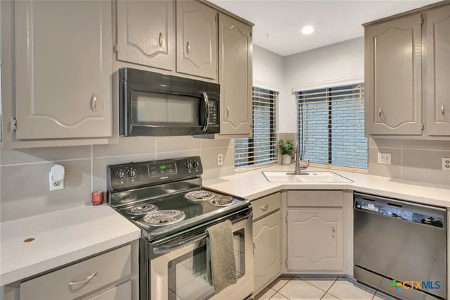 423 Waterford Drive, Victoria, TX 77901