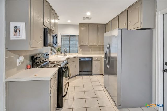 423 Waterford Drive, Victoria, TX 77901