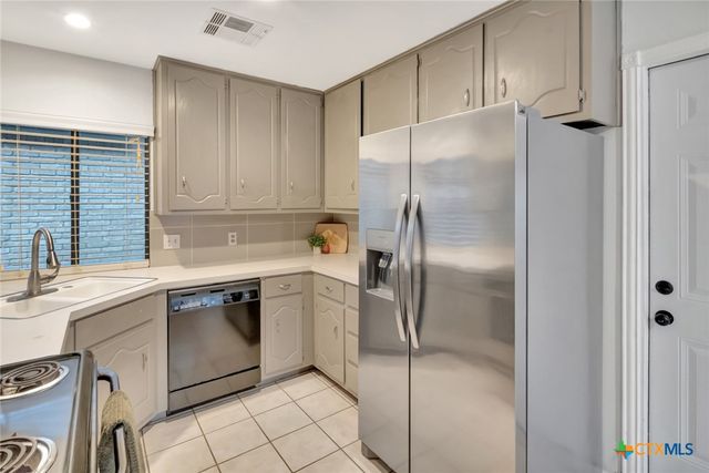 423 Waterford Drive, Victoria, TX 77901