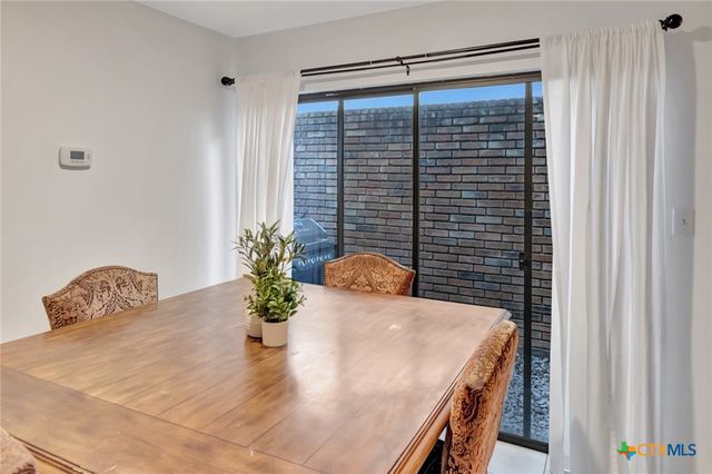 423 Waterford Drive, Victoria, TX 77901