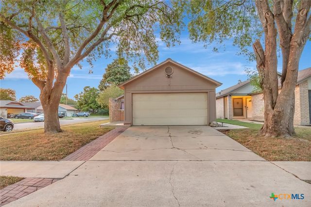 423 Waterford Drive, Victoria, TX 77901