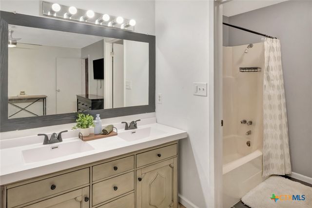 423 Waterford Drive, Victoria, TX 77901