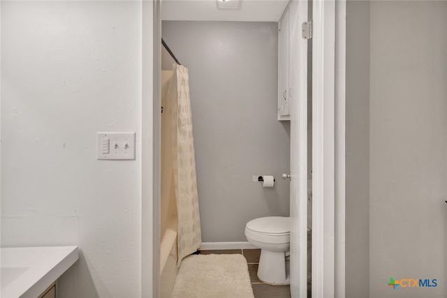 423 Waterford Drive, Victoria, TX 77901