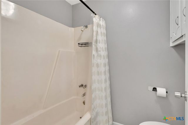 423 Waterford Drive, Victoria, TX 77901