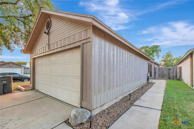 423 Waterford Drive, Victoria, TX 77901