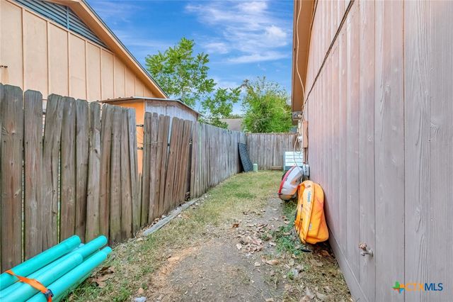 423 Waterford Drive, Victoria, TX 77901