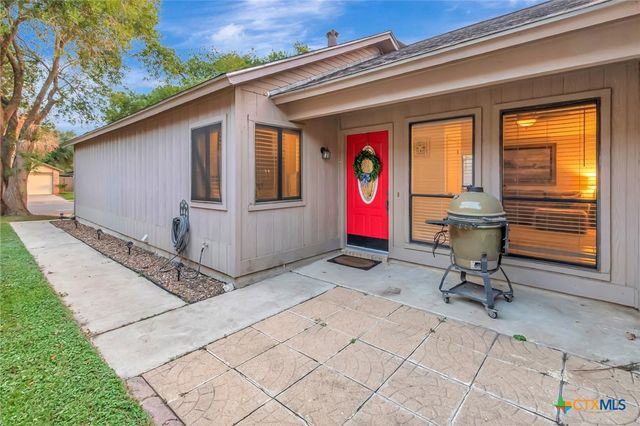 423 Waterford Drive, Victoria, TX 77901