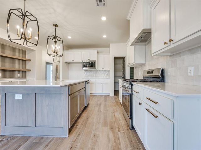9432 NW 75th Street, Yukon, OK 73099