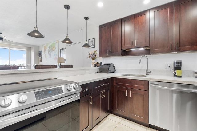 20379 W Country Club Dr 2535, Aventura, FL 33180