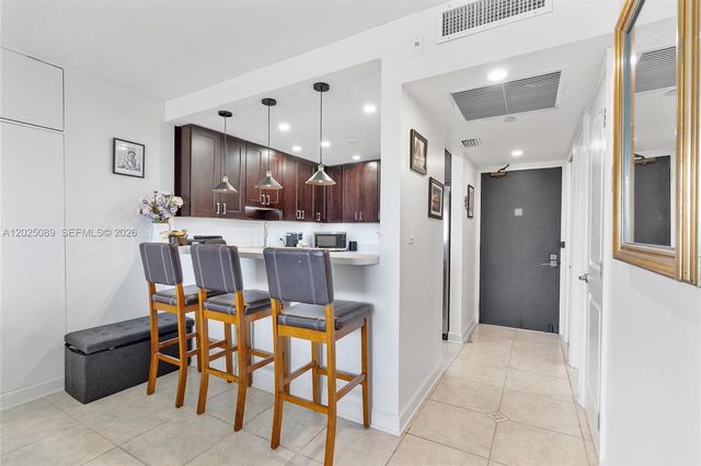20379 W Country Club Dr 2535, Aventura, FL 33180