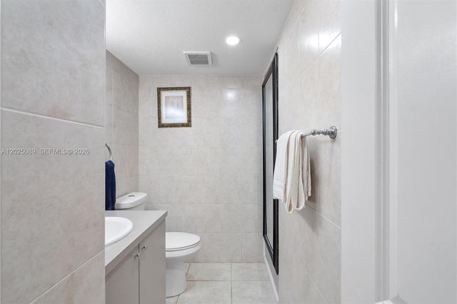20379 W Country Club Dr 2535, Aventura, FL 33180