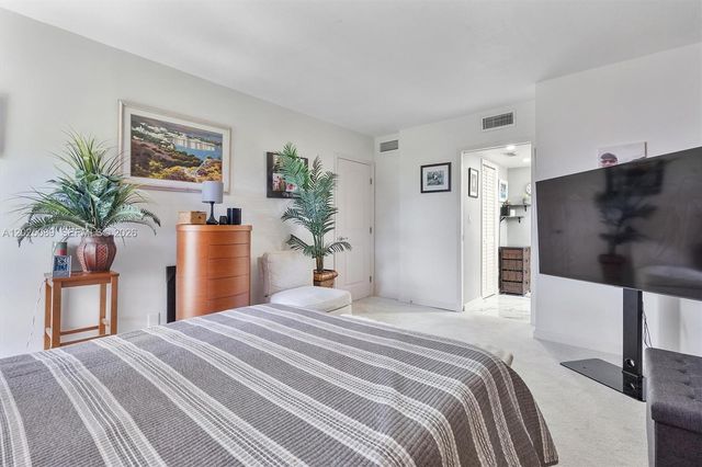 20379 W Country Club Dr 2535, Aventura, FL 33180