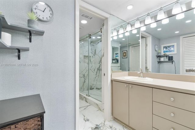 20379 W Country Club Dr 2535, Aventura, FL 33180
