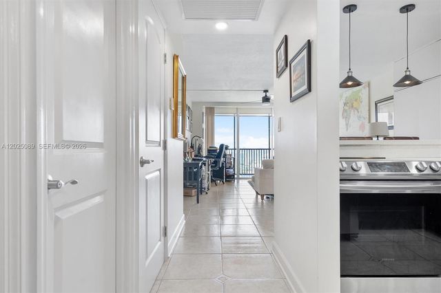 20379 W Country Club Dr 2535, Aventura, FL 33180