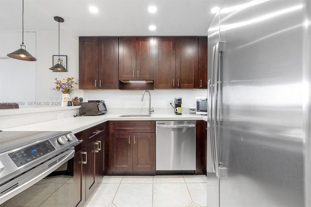 20379 W Country Club Dr 2535, Aventura, FL 33180