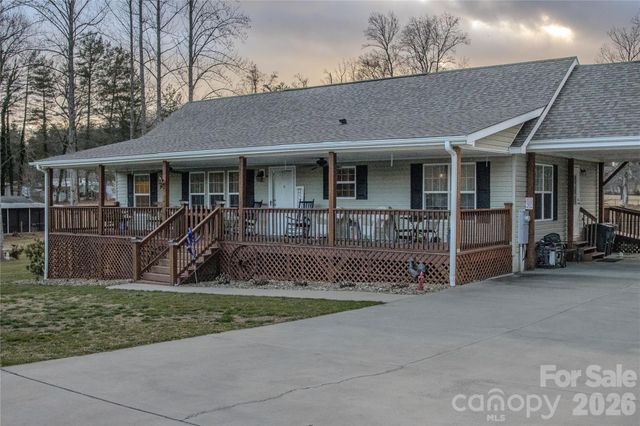 124 Hood Heights, Hendersonville, NC 28739