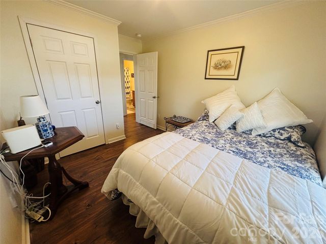 124 Hood Heights, Hendersonville, NC 28739