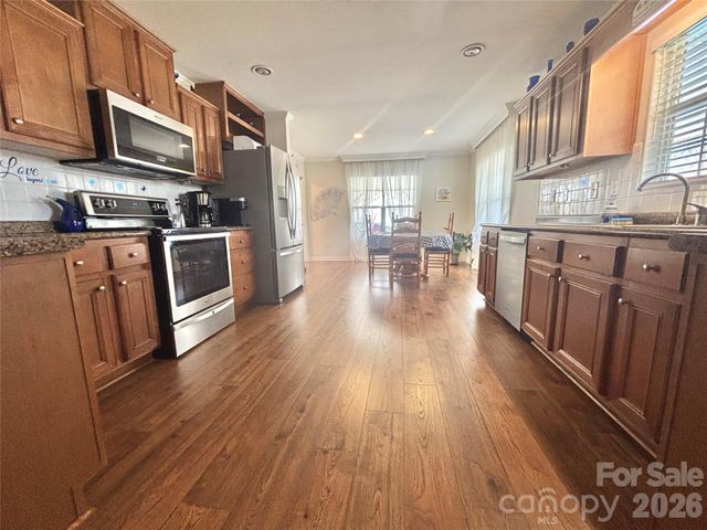 124 Hood Heights, Hendersonville, NC 28739