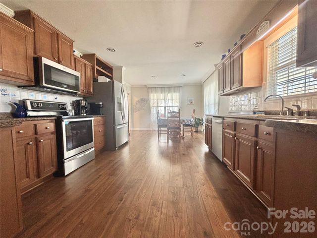 124 Hood Heights, Hendersonville, NC 28739