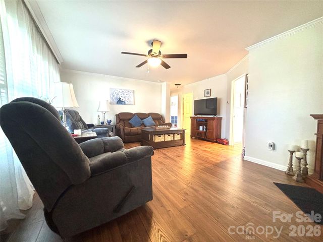 124 Hood Heights, Hendersonville, NC 28739