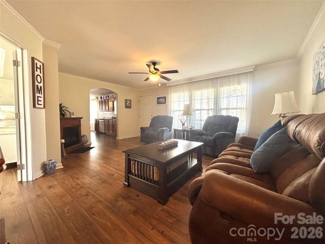 124 Hood Heights, Hendersonville, NC 28739