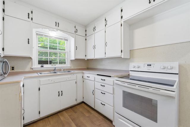 642 S Sylvan, Wichita, KS 67218