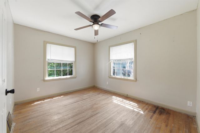 642 S Sylvan, Wichita, KS 67218