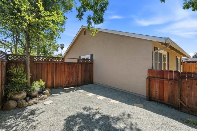 1780 Honeysuckle Road, Livermore, CA 94551
