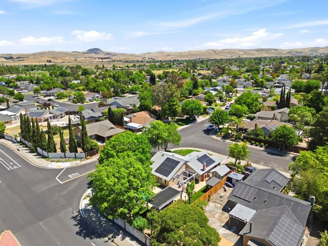 1780 Honeysuckle Road, Livermore, CA 94551