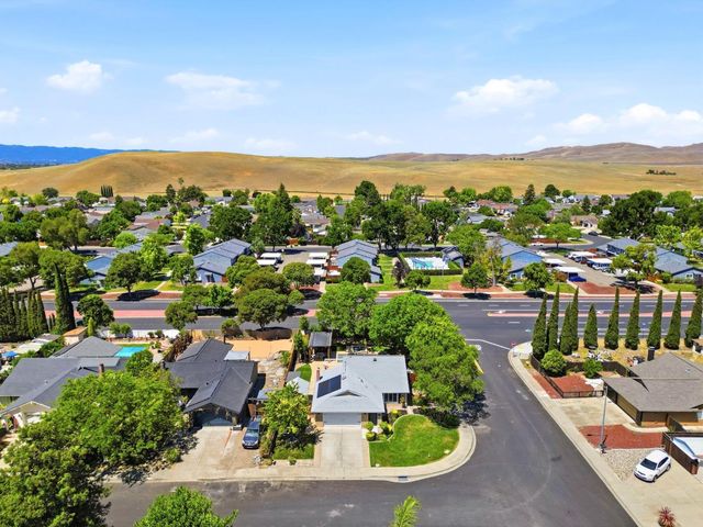 1780 Honeysuckle Road, Livermore, CA 94551