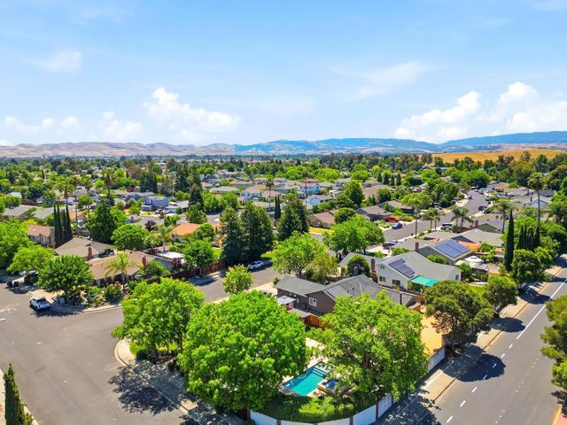 1780 Honeysuckle Road, Livermore, CA 94551