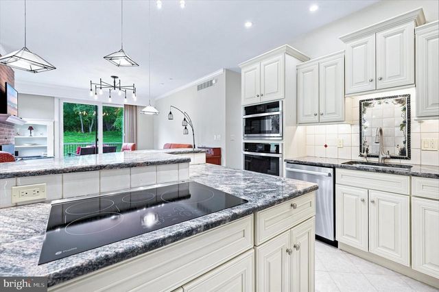 24 DOWNS DR, Wilmington, DE 19807