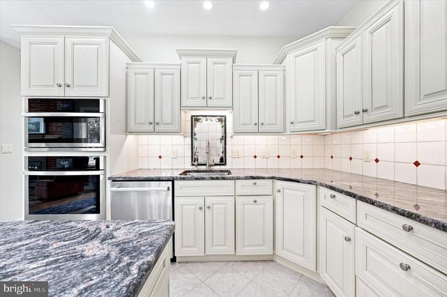 24 DOWNS DR, Wilmington, DE 19807