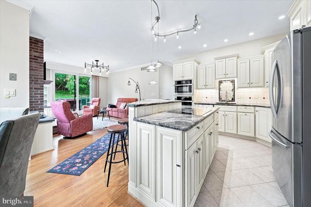 24 DOWNS DR, Wilmington, DE 19807