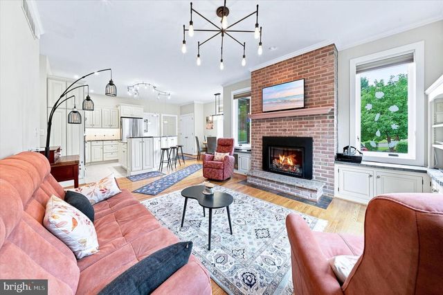 24 DOWNS DR, Wilmington, DE 19807