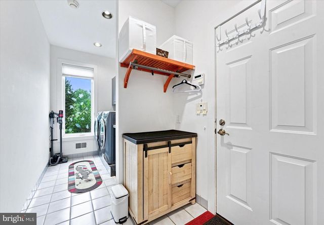 24 DOWNS DR, Wilmington, DE 19807
