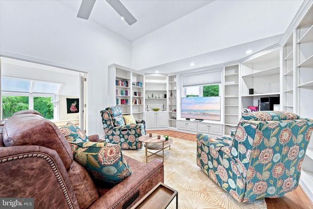 24 DOWNS DR, Wilmington, DE 19807