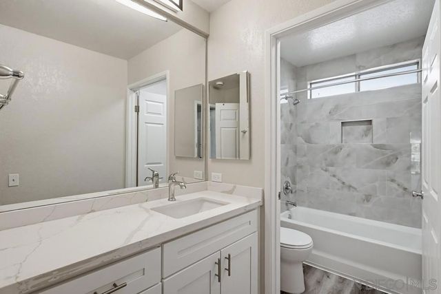 3972 Jackdaw 114, San Diego, CA 92103