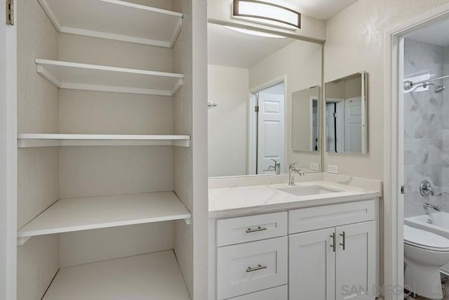 3972 Jackdaw 114, San Diego, CA 92103