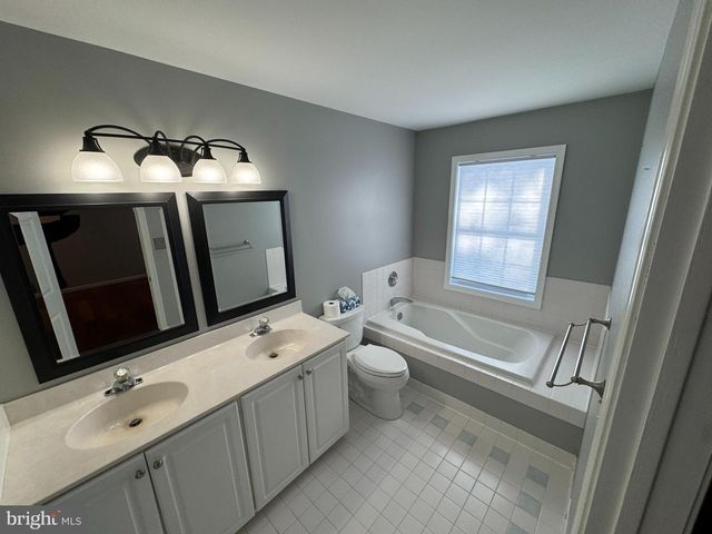 11 KILLDEER LN, Downingtown, PA 19335