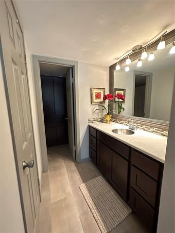 3300 Yorktown Street 22, Houston, TX 77056