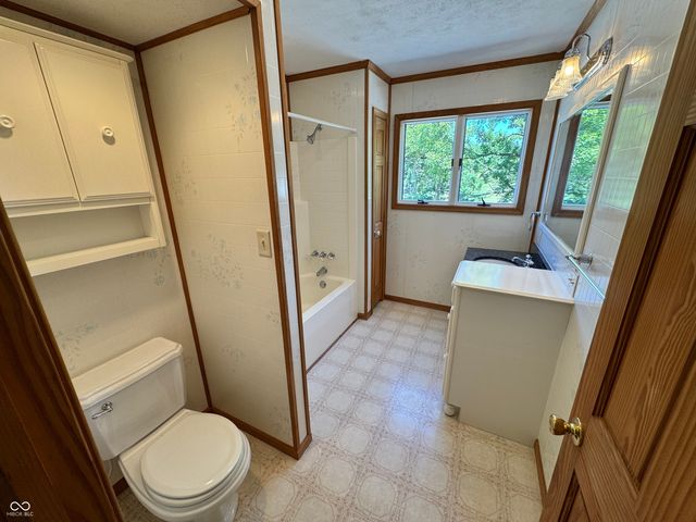 11943 Hopkins Lane, Loogootee, IN 47553