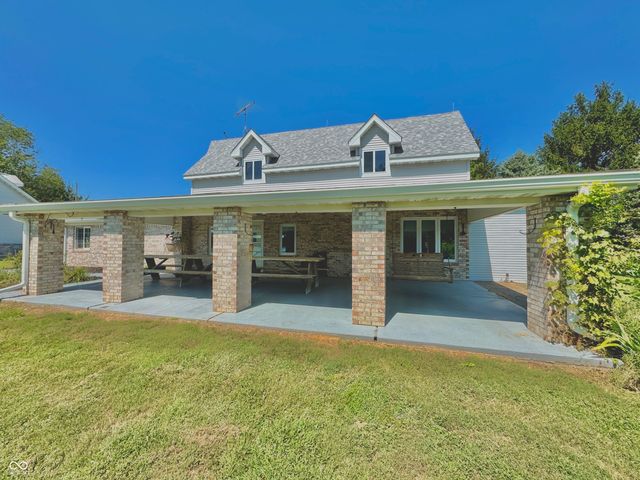 11943 Hopkins Lane, Loogootee, IN 47553