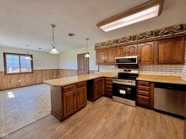 11943 Hopkins Lane, Loogootee, IN 47553