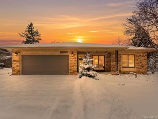 15850 Valerie Drive, Macomb Township, MI 48044