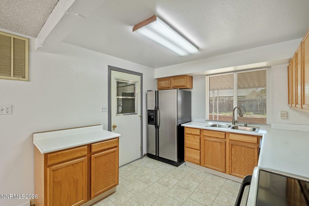 Image 15 of property listing at 2557 Janelle Drive, Sparks, NV 89431