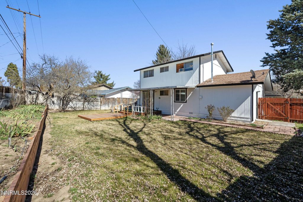 Image 28 of property listing at 2557 Janelle Drive, Sparks, NV 89431